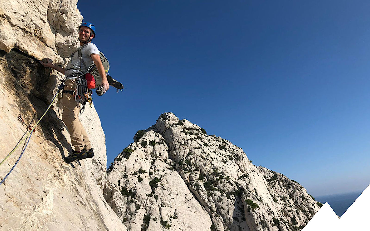 vue d'un paysage des calanques lors d'un camp d'escalade organis&eacute; par lionel bonvin