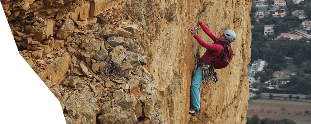 grimpeurs lors d'une longue voie participant à un cours avec lionel bonvin 